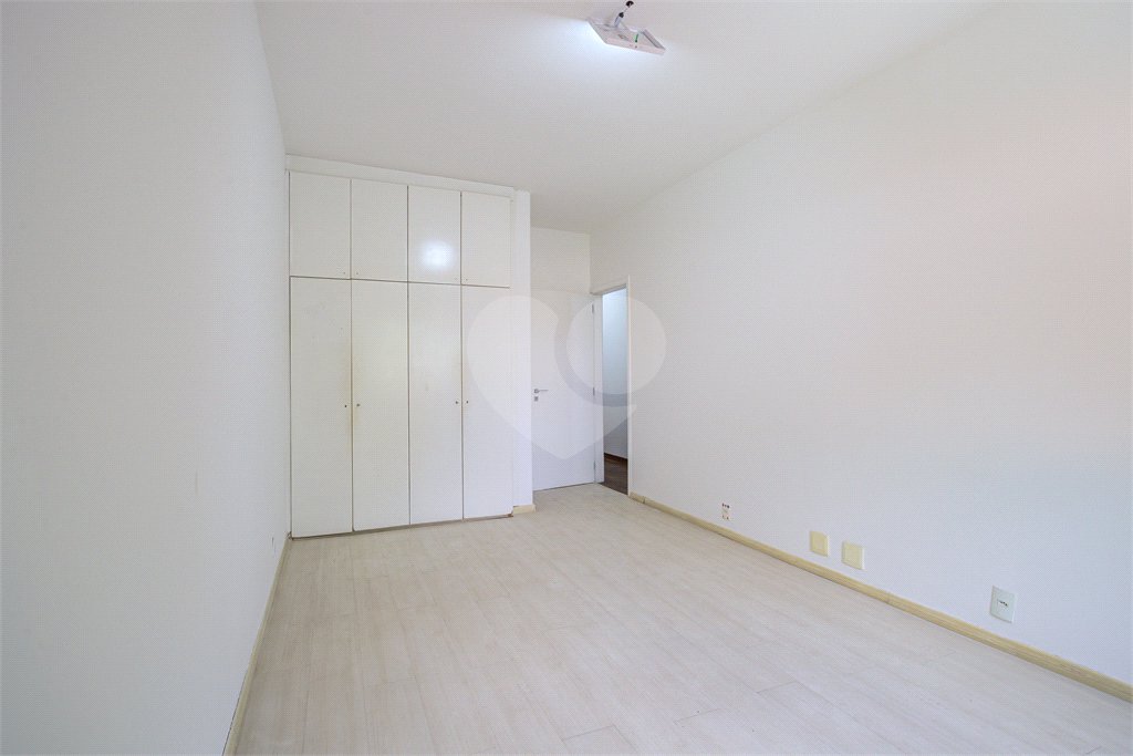 Sobrado à venda com 4 quartos, sendo 2 suítes,  em Brooklin, São Paulo, SP