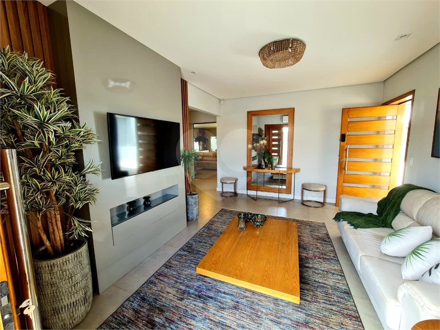 Casa à venda com 5 quartos, sendo 2 suítes, em Jardim das Roseiras, Araraquara, SP