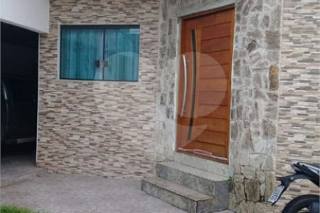 Casa à venda com 4 quartos, sendo 1 suíte, em Parque Santa Rosa, Suzano, SP