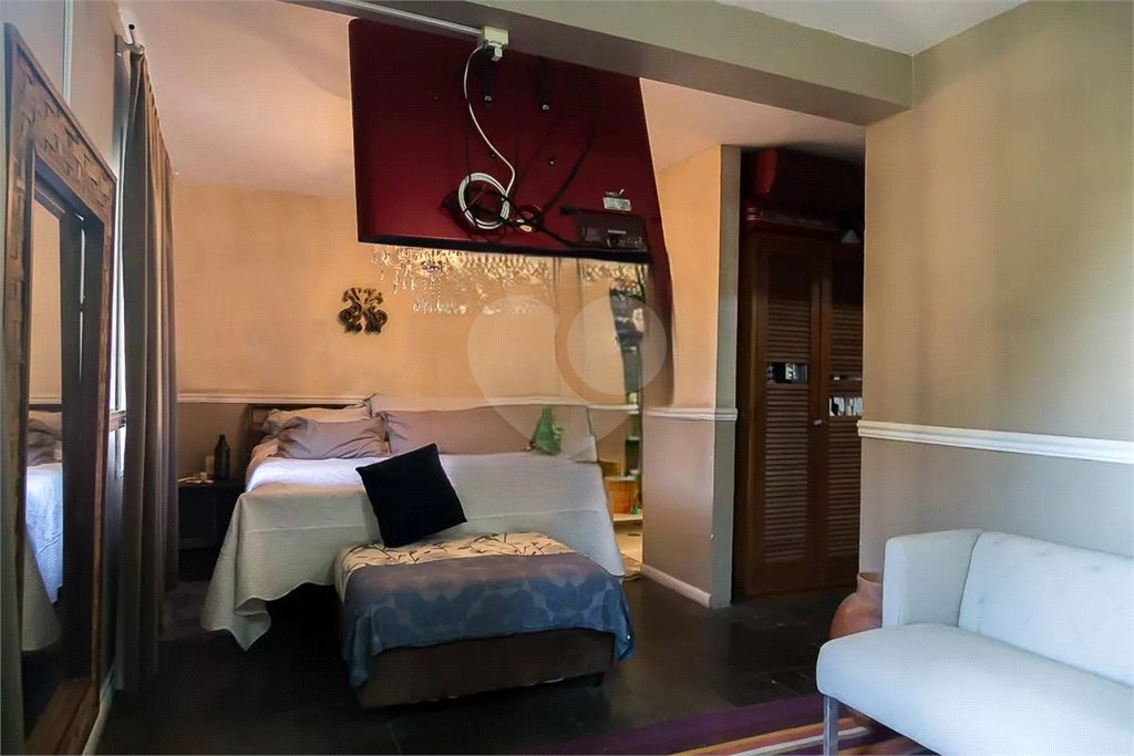 Casa à venda com 6 quartos, sendo 5 suítes,  em Vila do Encontro, São Paulo, SP