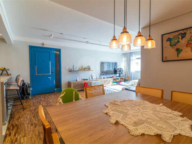 Apartamento à venda com 3 quartos, sendo 1 suíte,  em Moema, São Paulo, SP