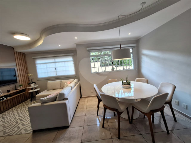 Casa à venda com 3 quartos, sendo 1 suíte,  no condomínio Villaggio Tronchim, São Paulo - SP
