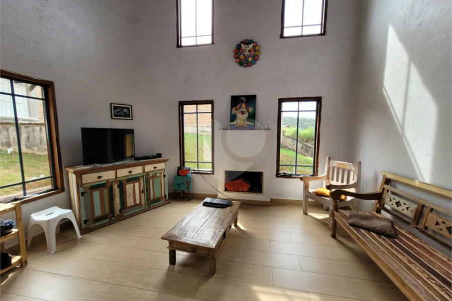 Casa à venda com 3 quartos, sendo 1 suíte, no condomínio Sausalito, Mairiporã - SP