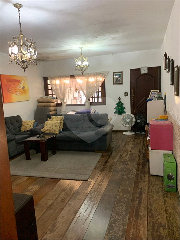 Casa à venda com 3 quartos, sendo 1 suíte, em Mogi Moderno, Mogi das Cruzes, SP
