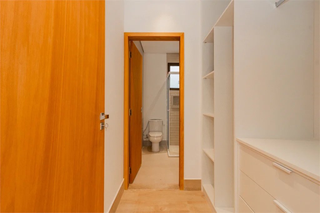 Casa à venda com 4 quartos, sendo 1 suíte,  em Jardim Guedala, São Paulo, SP