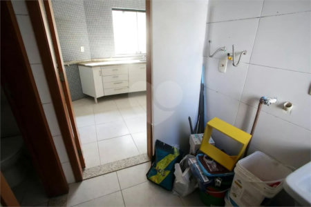Casa à venda com 4 quartos, sendo 3 suítes, no condomínio Lícia de Alvarenga, Rio de Janeiro - RJ