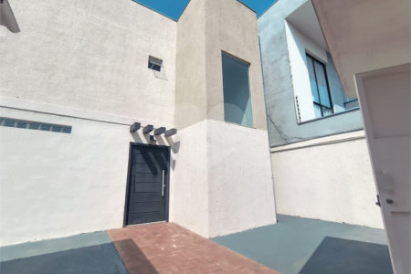 Casa com Suíte Master, Closet, Piscina e Espaço Gourmet Próxima ao Parque Ecológico- 03 quartos -com quintal