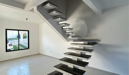Casa à venda com 3 quartos, sendo 1 suíte, no condomínio Marselha VI, São Roque - SP