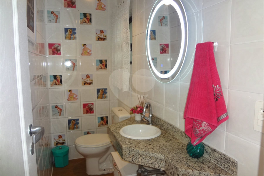 COBERTURA COM PISCINA E CHURRASQUEIRA NA CASA VERDE.