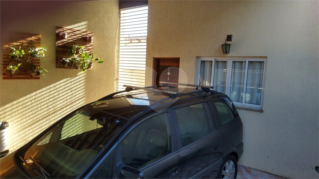 Sobrado à venda com 3 quartos, sendo 1 suíte, em Vila Suissa, Mogi das Cruzes, SP
