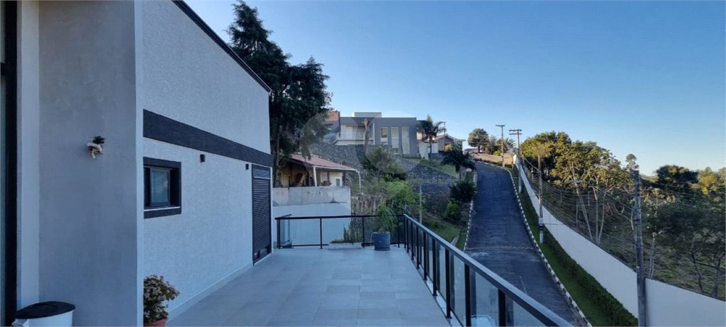 Casa à venda com 4 suítes no condomínio Osato, Atibaia - SP