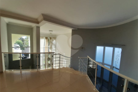 Casa à venda com 4 quartos, sendo 3 suítes, no condomínio Residencial Terras de Vinhedo, Vinhedo - SP