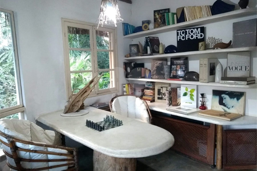 Chácara à venda com 4 quartos, sendo 3 suítes, no Centro, Juquitiba, SP