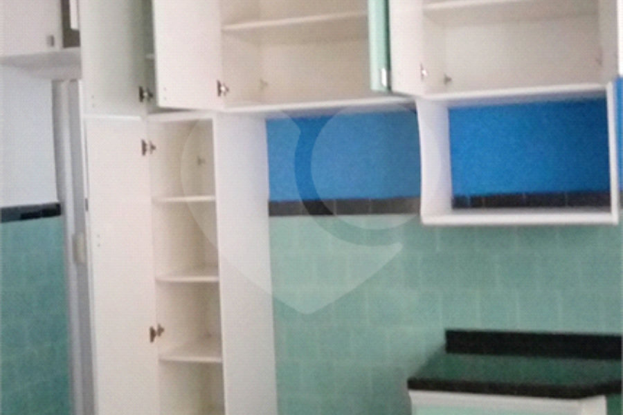 Casa à venda com 4 quartos, sendo 1 suíte, no condomínio Conselheiro Moreira de Barros, São Paulo - SP