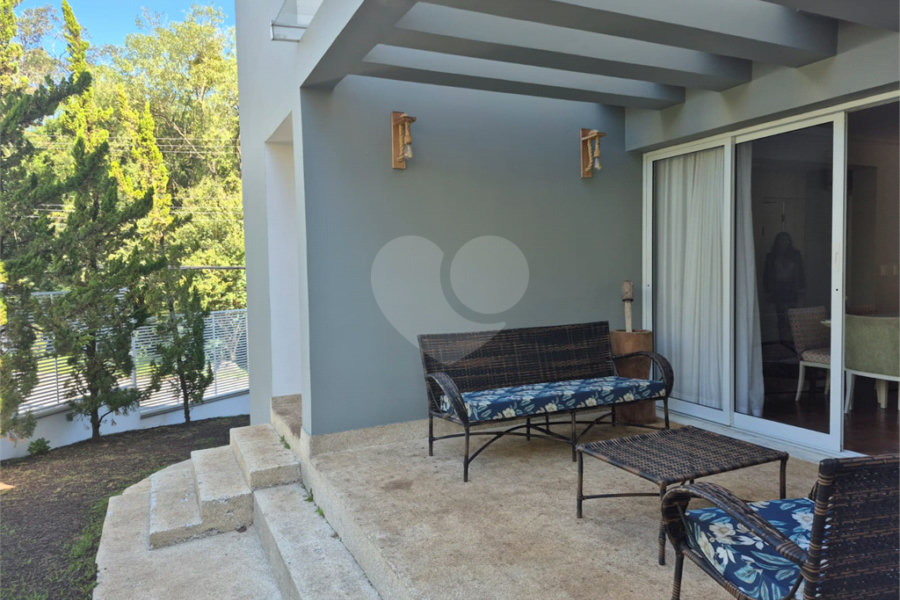 Casa para alugar com 5 quartos, sendo 4 suítes, no condomínio Colinas Japore, São Paulo - SP