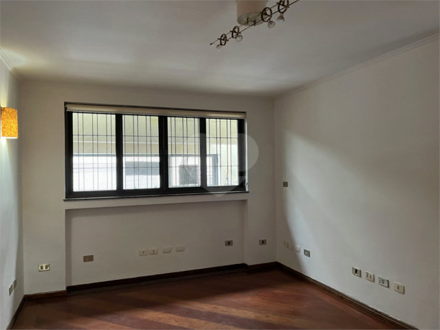 Sobrado à venda com 3 quartos, sendo 1 suíte,  em Chácara Santo Antônio, São Paulo, SP
