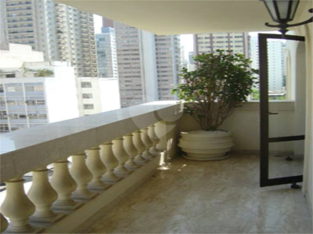 Duplex à venda com 3 suítes em Jardim América, São Paulo, SP