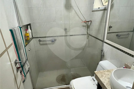 Casa à venda com 3 quartos, sendo 2 suítes, no condomínio Laura Serra, Rio de Janeiro - RJ