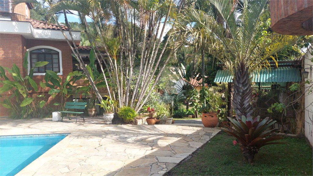Casa à venda ou para alugar com 5 quartos, sendo 1 suíte, em Cumbari, Mairiporã, SP
