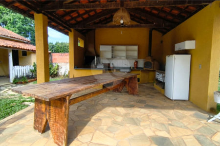 Chácara à venda com 4 quartos, sendo 1 suíte,  em Vale San Fernando, Itapetininga, SP
