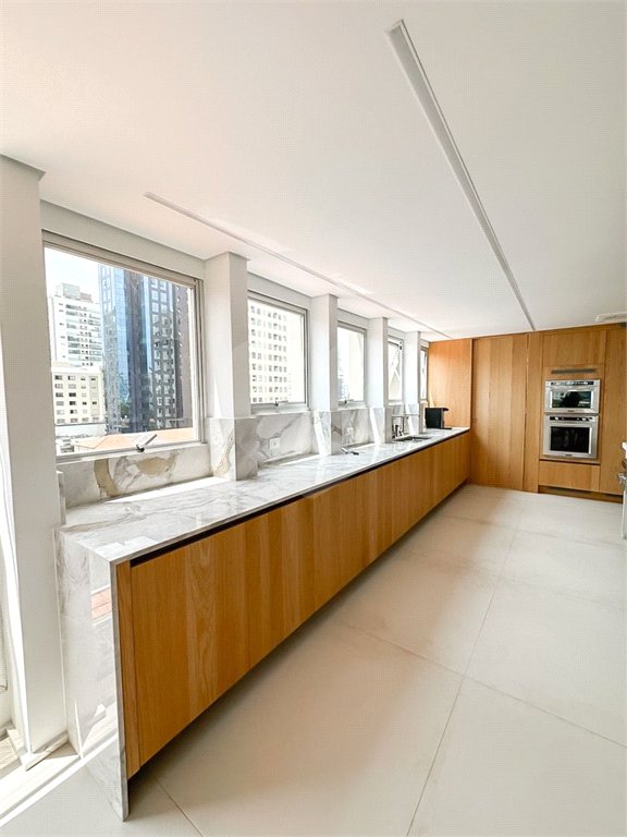 Apartamento à venda com 4 suítes em Vila Cordeiro, São Paulo, SP