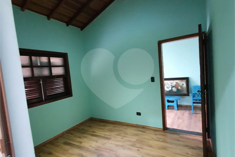Casa à venda com 3 quartos, sendo 2 suítes, no condomínio Residencial Jardim Lago da Cantareira, Mairiporã - SP