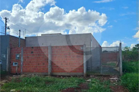 Casa à venda com 3 quartos, sendo 2 suítes, em Jardim Nova Ponta Porã, Ponta Porã - MS