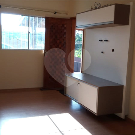 Linda casa em condomínio fechado com 2 Dormitórios.