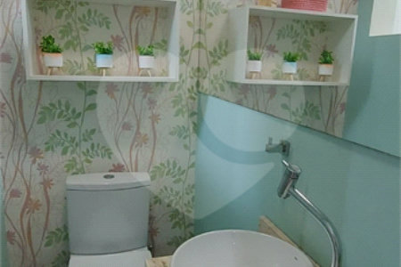 Casa à venda com 3 quartos, sendo 1 suíte, no condomínio Ville Resedá, São Paulo - SP