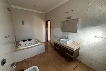 Casa à venda com 2 quartos, sendo 1 suíte, no condomínio Residencial Lagos D Icarai, Salto - SP