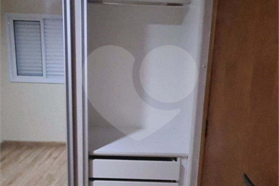 Casa à venda com 3 quartos, sendo 1 suíte, no condomínio Alvorada Parque Vitória, São Paulo - SP