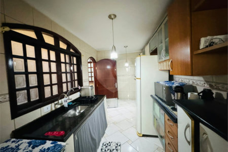 Casa à venda com 4 quartos, sendo 2 suítes, em Parque Santo Antônio, Guarulhos, SP