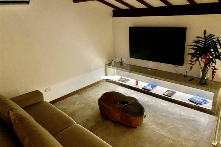Casa à venda com 4 quartos, sendo 2 suítes,  em Barra Velha, Ilhabela, SP