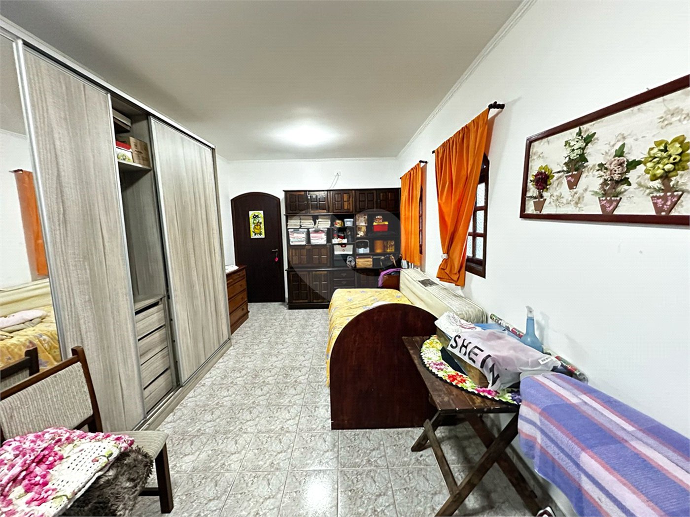 Sobrado à venda com 4 quartos, sendo 2 suítes, em Vila Júlia, Poá, SP