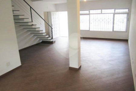 Casa à venda com 4 quartos, sendo 2 suítes, em Moema, São Paulo, SP