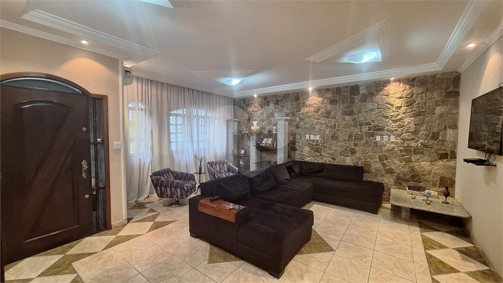 Sobrado à venda com 4 quartos, sendo 1 suíte, em Tremembé, São Paulo, SP