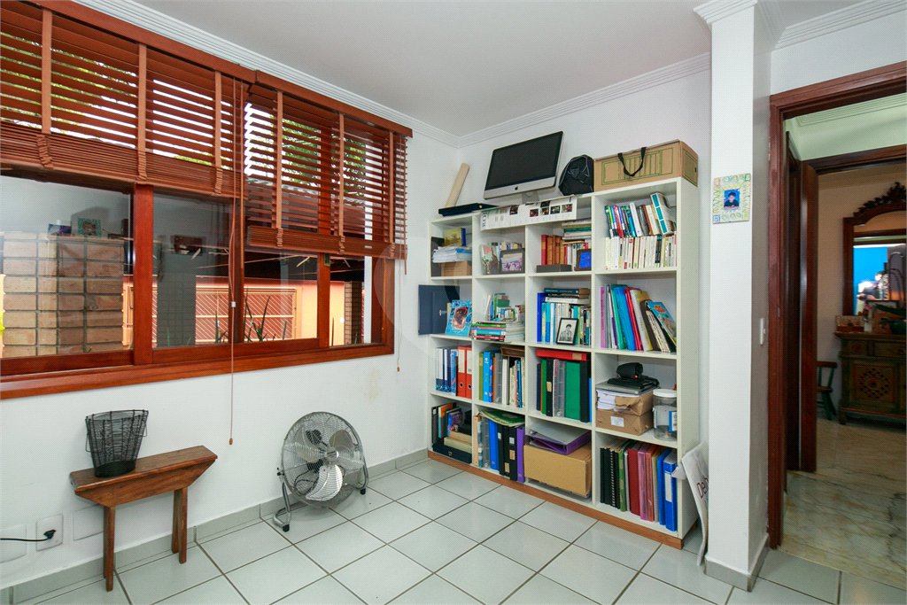 Sobrado à venda com 4 quartos, sendo 2 suítes, em Chácara Monte Alegre, São Paulo, SP