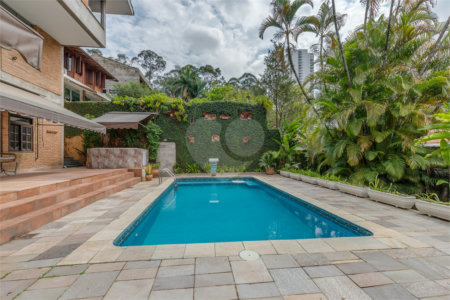 Sobrado à venda ou para alugar com 3 suítes em Jardim Marajoara, São Paulo, SP