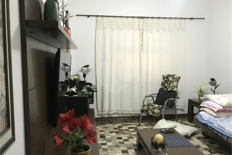 Sobrado à venda com 3 suítes em Serra da Cantareira, Mairiporã, SP