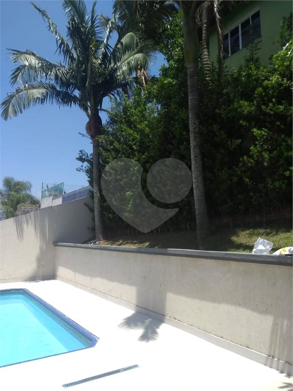 Casa à venda com 3 quartos, sendo 2 suítes,  no condomínio Vale do Sol, Bom Jesus dos Perdões - SP
