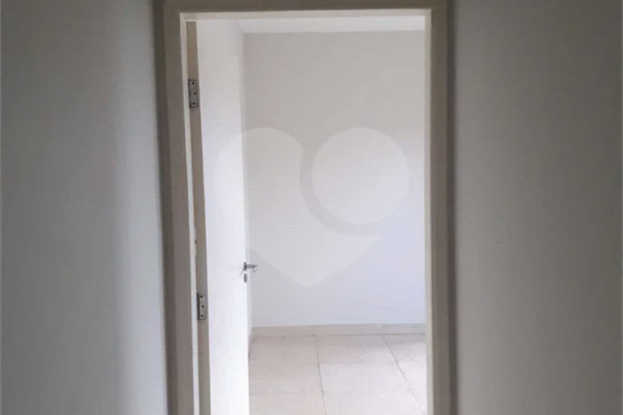 Sobrado à venda com 4 quartos, sendo 1 suíte, em Campo Limpo, São Paulo, SP