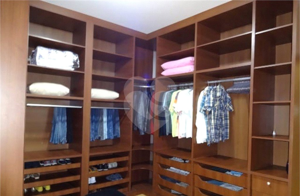 Sobrado à venda com 3 quartos, sendo 1 suíte, em Jardim São Luís, São Paulo, SP