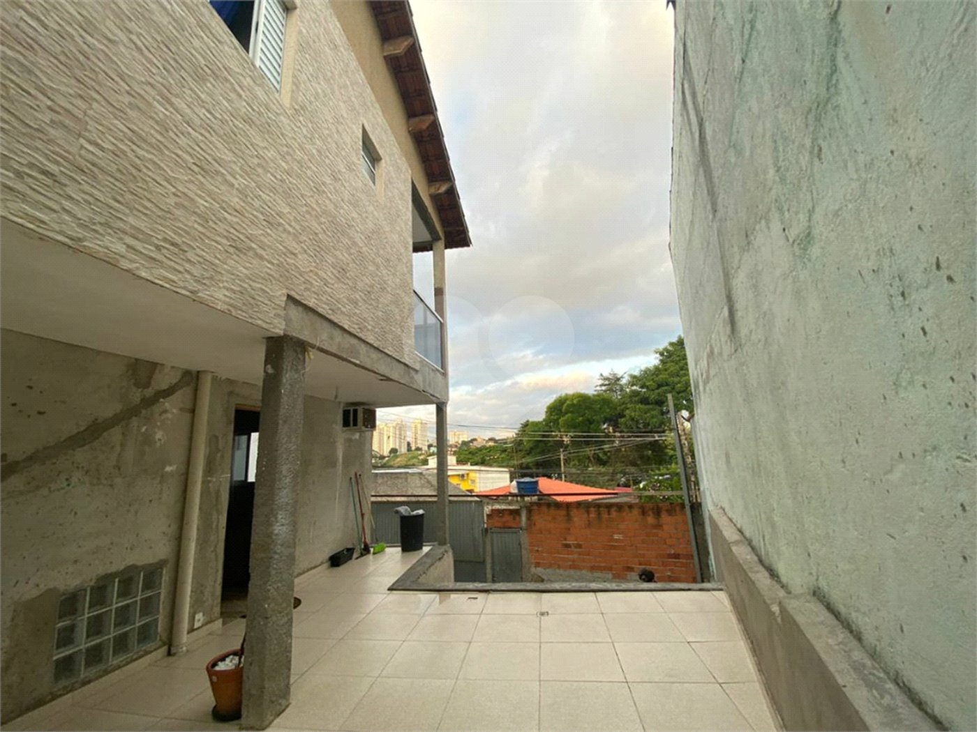 Sobrado à venda com 4 quartos, sendo 1 suíte, em Jardim Flor da Montanha, Guarulhos, SP