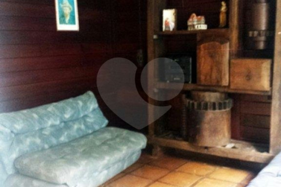 Casa à venda ou para alugar com 4 quartos, sendo 1 suíte, no condomínio Estrada Armando Barbosa ,6300, Mairiporã - SP