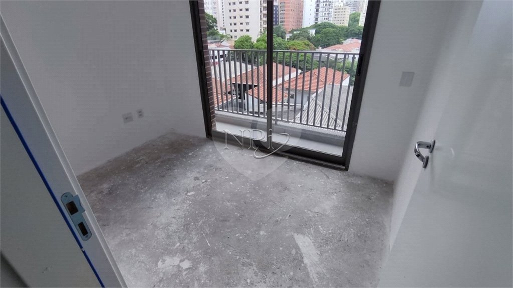 Apartamento à venda com 3 quartos, sendo 2 suítes,  em Moema, São Paulo, SP