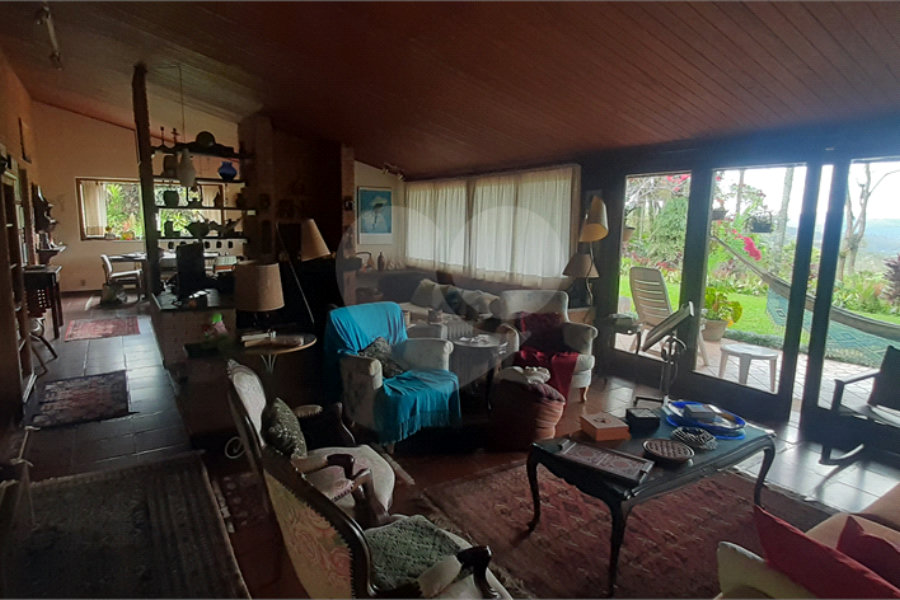Casa Térrea à venda com 4 quartos, sendo 2 suítes, em Serra da Cantareira, Mairiporã, SP