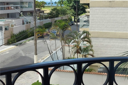 Apartamento à venda com 3 quartos, sendo 1 suíte,  em Enseada, Guarujá, SP