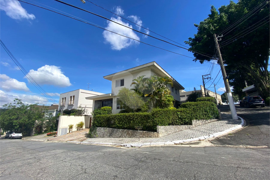 Sobrado à venda com 4 quartos, sendo 1 suíte, em Jardim São Bento, São Paulo, SP