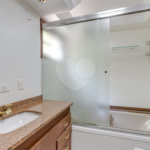 Casa à venda com 5 quartos, sendo 3 suítes, no condomínio Granja do Morumbi, São Paulo - SP