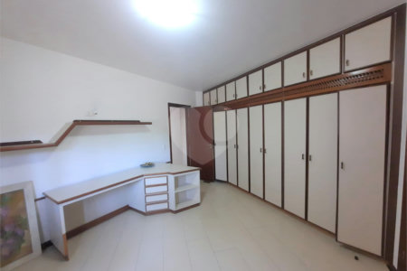 Sobrado à venda com 4 quartos, sendo 2 suítes, em Granja Julieta, São Paulo, SP